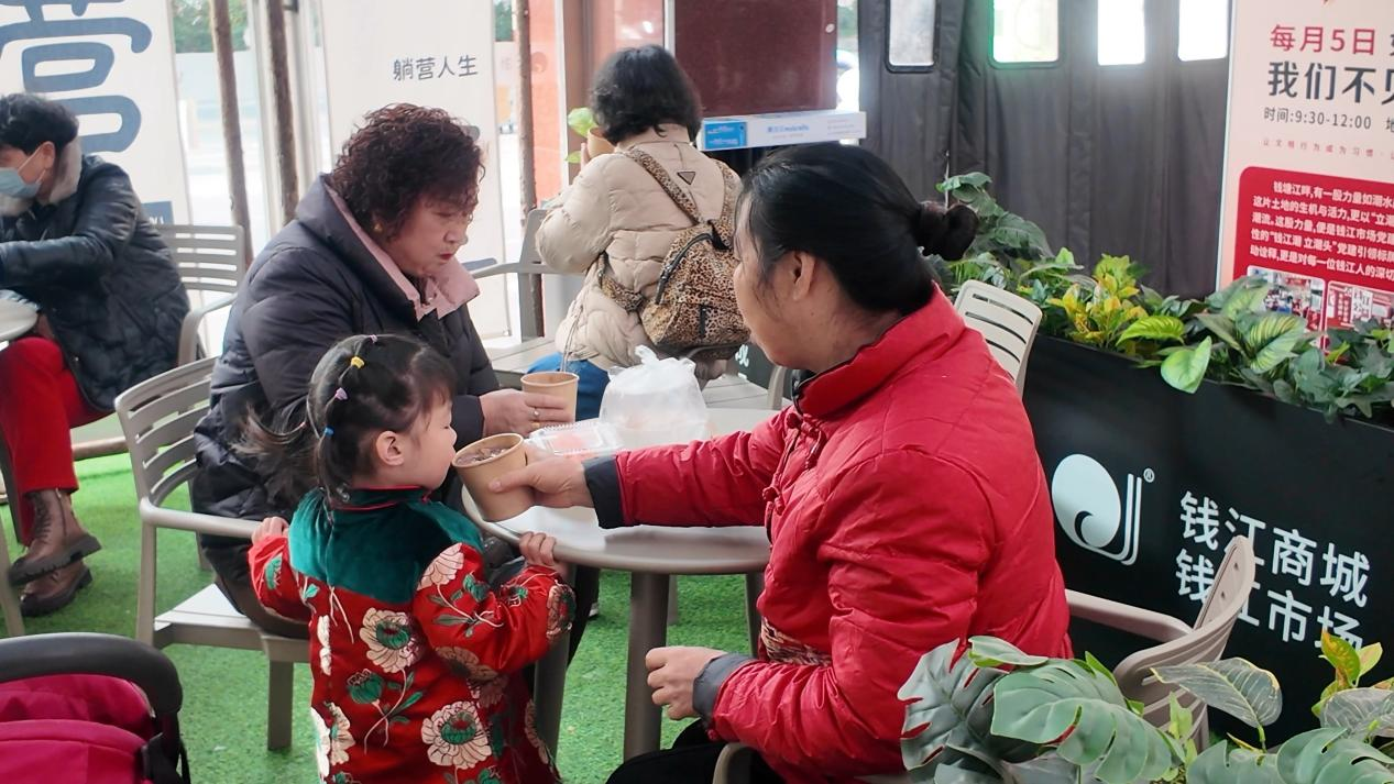 錢江商城臘八送暖，情滿杭城