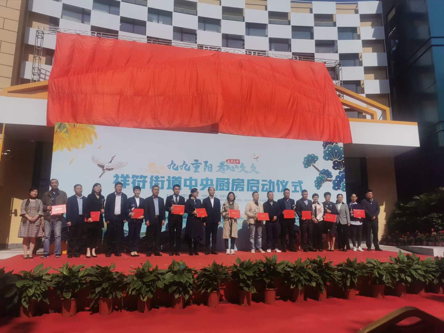 建華文創(chuàng)集團(tuán)慈善捐贈顯擔(dān)當(dāng)