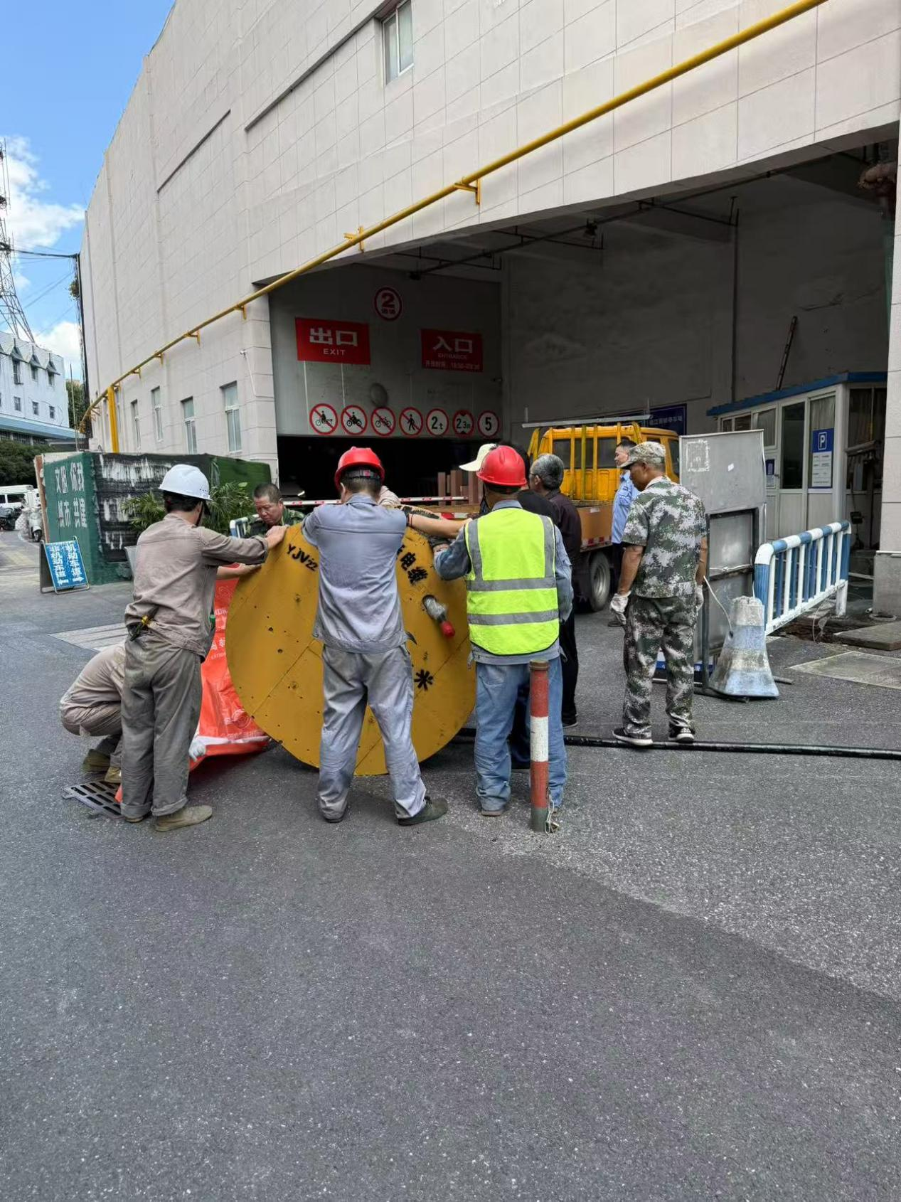 錢江商城物業緊急增容線纜破解夏季電壓難題