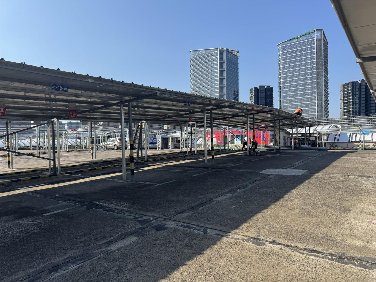 錢江商城車棚 “煥新” 從遮陽網到巖棉瓦楞板的安心之變