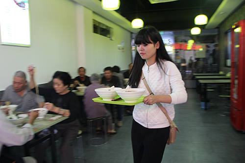 20151021重陽節送長壽面活動5.jpg 20151021重陽節送長壽面活動5.jpg