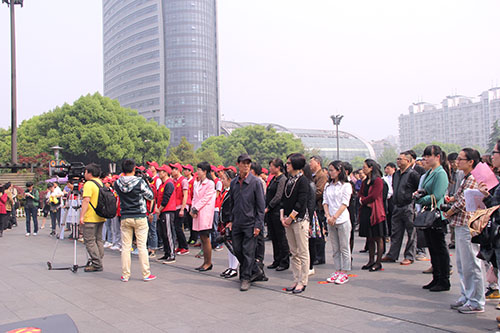 建華文創園黨團代表參加“網淘”志愿者活動 (1).jpg 建華文創園黨團代表參加“網淘”志愿者活動 (1).jpg